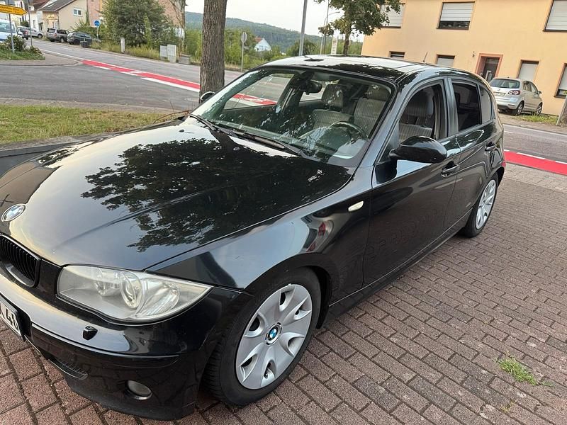 Schwarz Gebraucht 2005 BMW 120 Kleinwagen | 2.300 € (Superpreis) - Bild 1/4