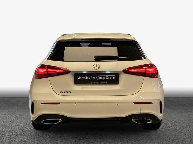 Gebraucht Mercedes A180 Advanced Plus 136 PS (100 kW) 2024 Weiß Limousine