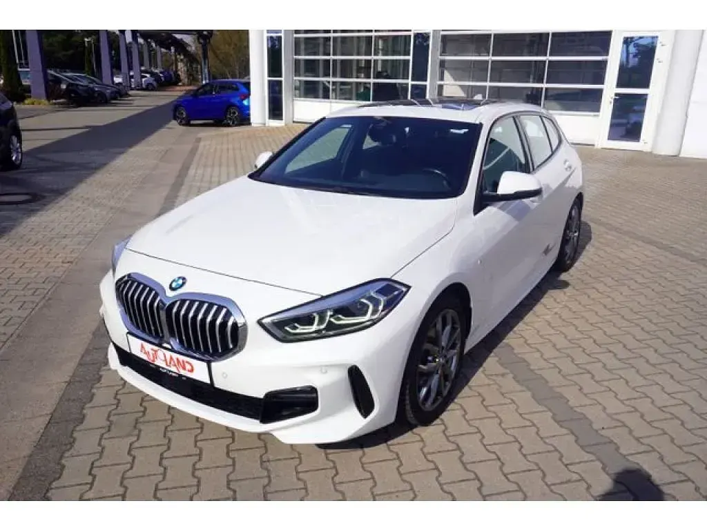 Gebraucht BMW 120 M Sport 178 PS (130 kW) 2023 Alpinweissmet. (metallic) Limousine