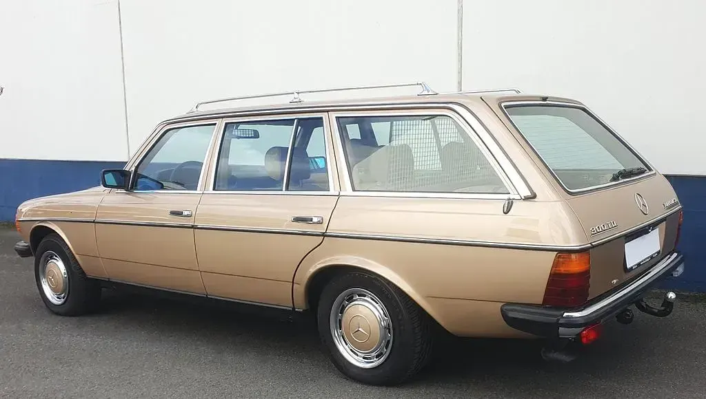 Gebraucht Mercedes 300 125 PS (91 kW) 1981 Gold Limousine