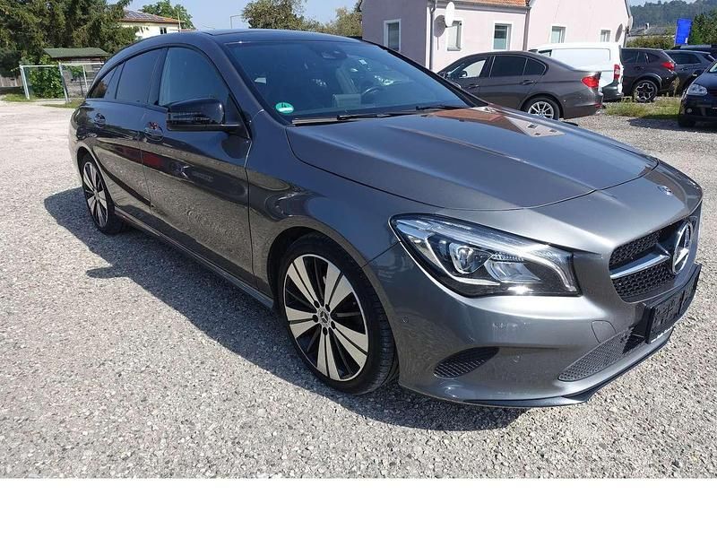 Mountaingrau met. Gebraucht 2017 Mercedes CLA200 Edition Kombi | 18.950 € (Fairer Preis) - Bild 1/4