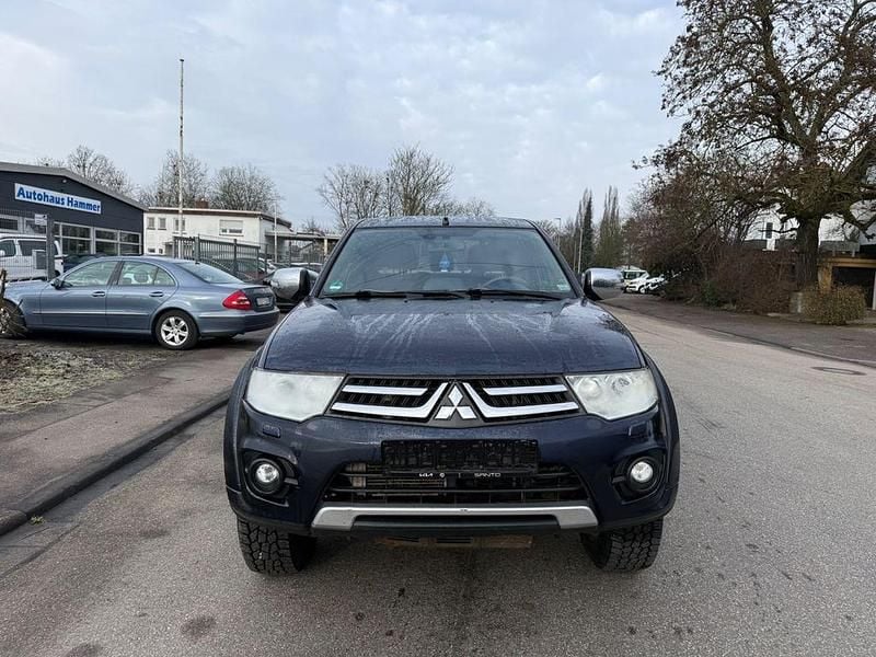 Gebraucht Mitsubishi L200 Diamant Edition 178 PS (130 kW) 2015 Blau Abholung