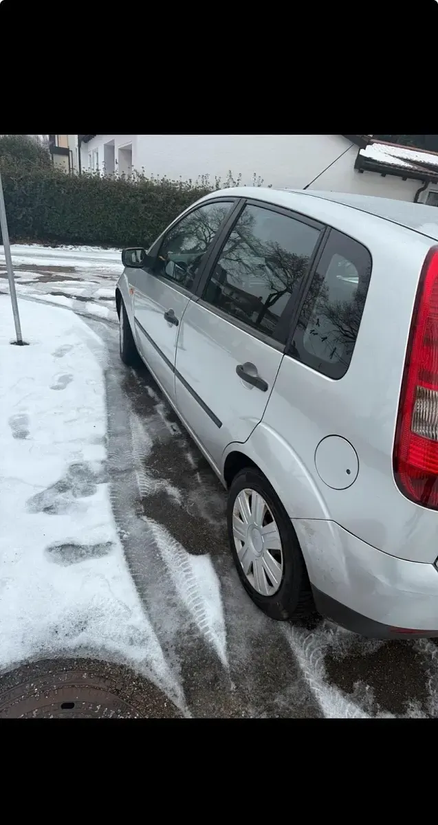 Second-hand Ford Focus 69 CP (50 kW) 2005 Argintiu Hatchback