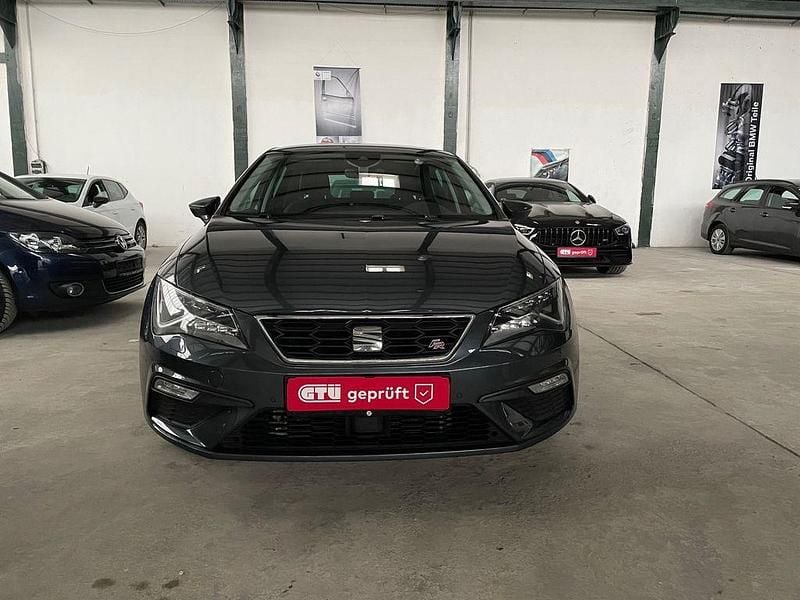 Grau Gebraucht 2020 Seat Leon FR Limousine | 16.500 € (Superpreis) - Bild 1/4