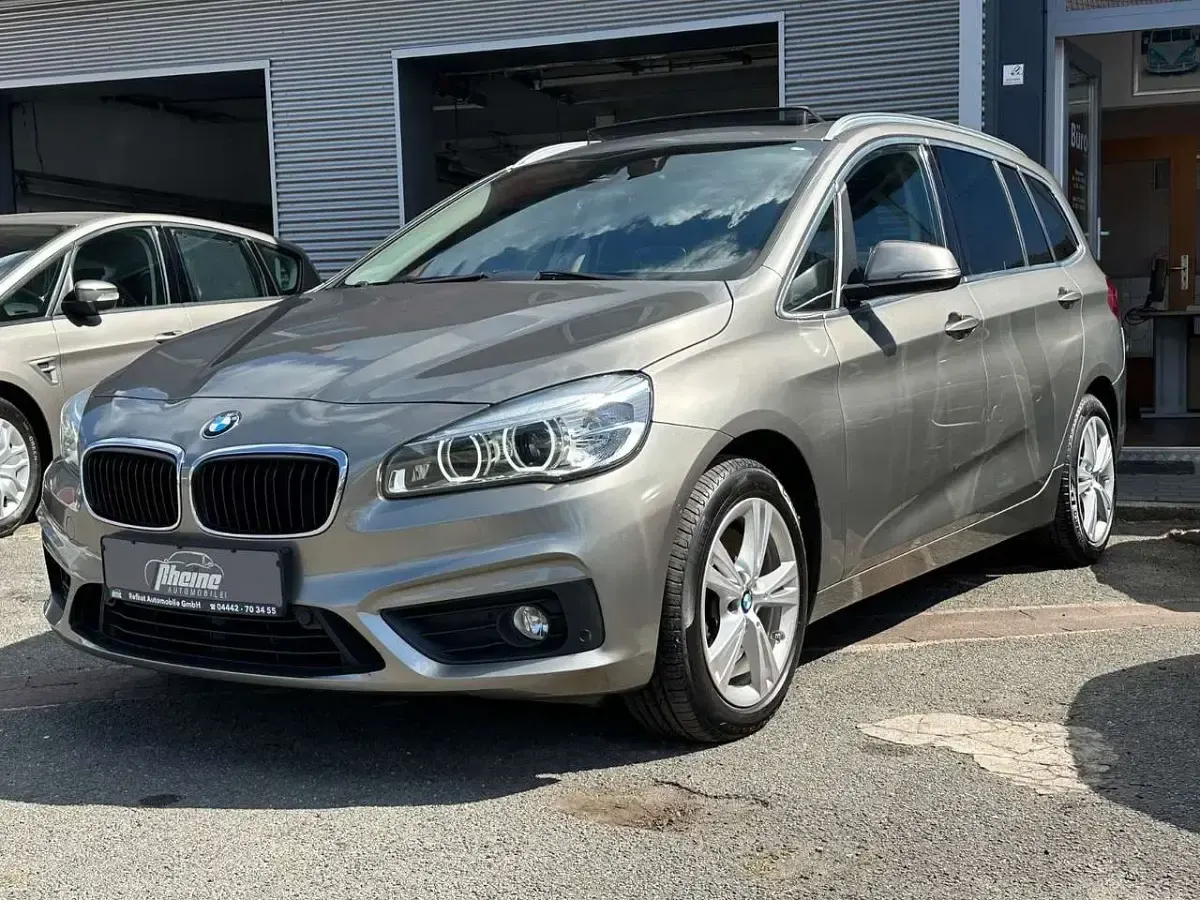 Gebraucht BMW 220 Advantage 190 PS (139 kW) 2015 Platinsilber Van / Kleinbus