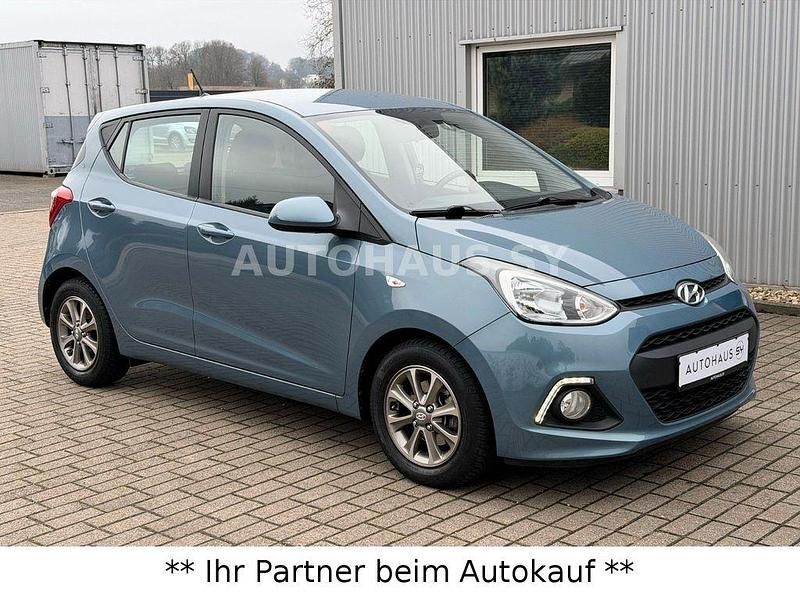 Gebraucht Hyundai i10 Edition 87 PS (63 kW) 2014 Blau Kleinwagen