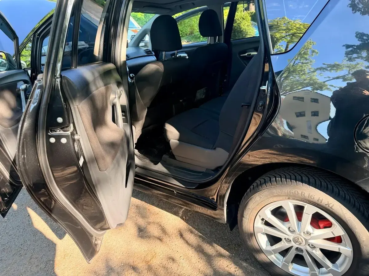 Gebraucht Toyota Verso Edition 147 PS (108 kW) 2011 Schwarz Van / Kleinbus