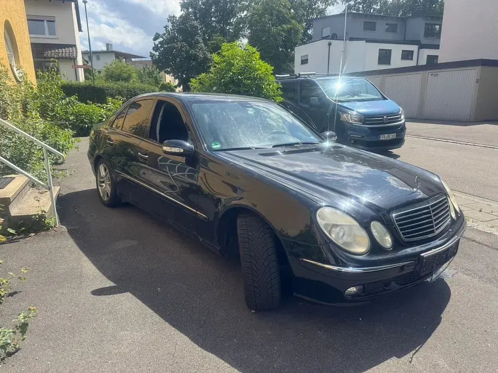 Gebraucht Mercedes E220 Classic 150 PS (110 kW) 2005 Schwarz Limousine