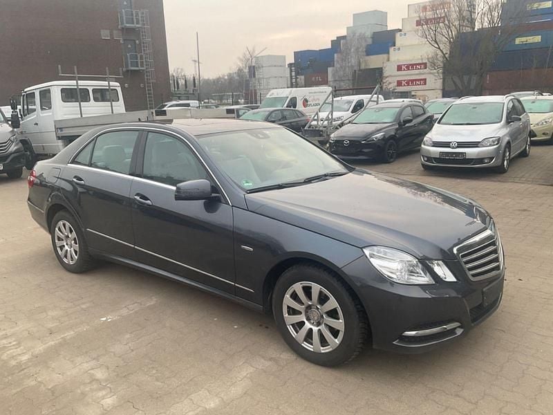Gebraucht Mercedes E220 170 PS (125 kW) 2010 Grau Limousine