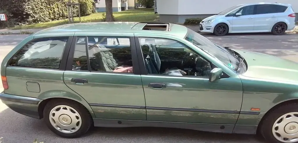 Gebraucht BMW 318 116 PS (85 kW) 1999 Grün Kombi