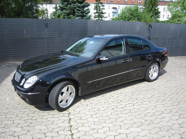 Gebraucht Mercedes 200 Elegance 222 PS (163 kW) 2004 Schwarz metallic Limousine