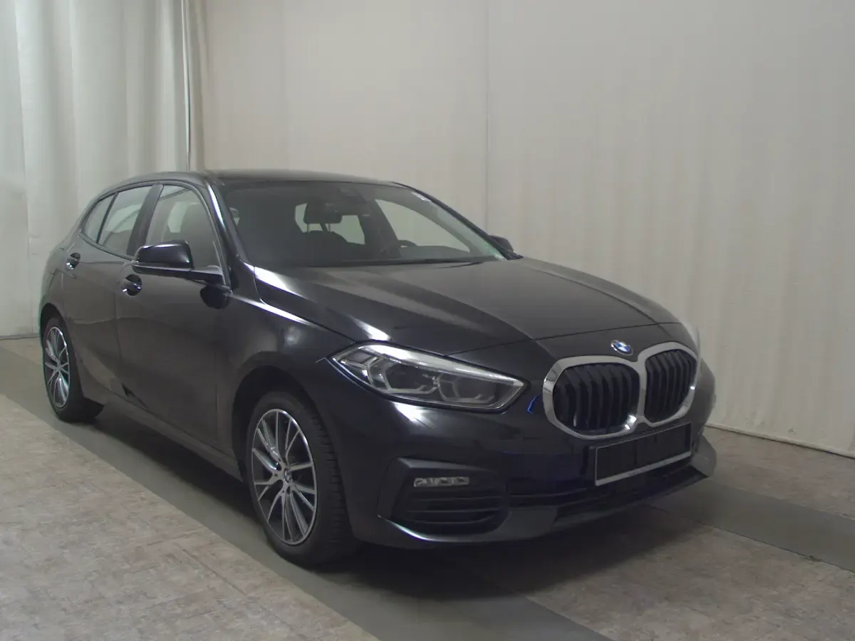 Gebraucht BMW 120 Advantage 190 PS (139 kW) 2022 Schwarz Kleinwagen