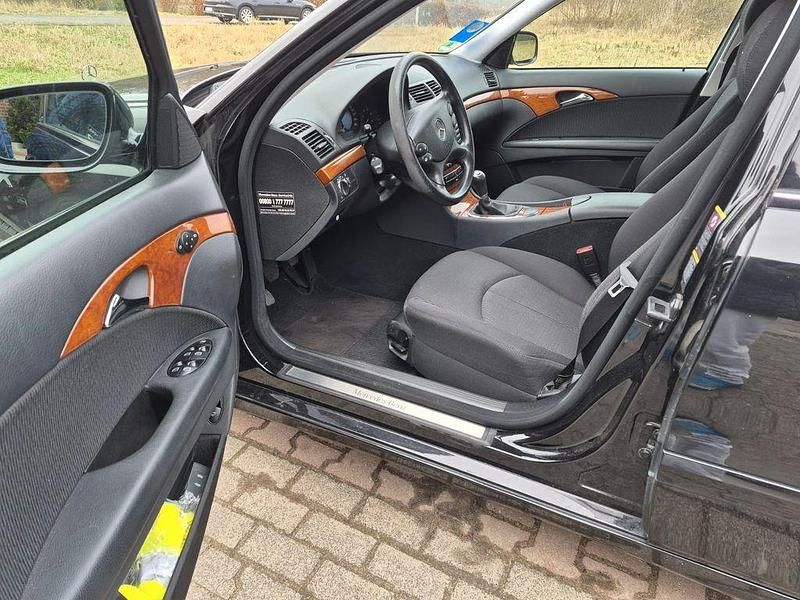 Gebraucht Mercedes E200 Classic 136 PS (100 kW) 2008 Schwarz Limousine