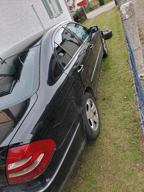 Gebraucht Mercedes E270 177 PS (130 kW) 2004 Schwarz Limousine