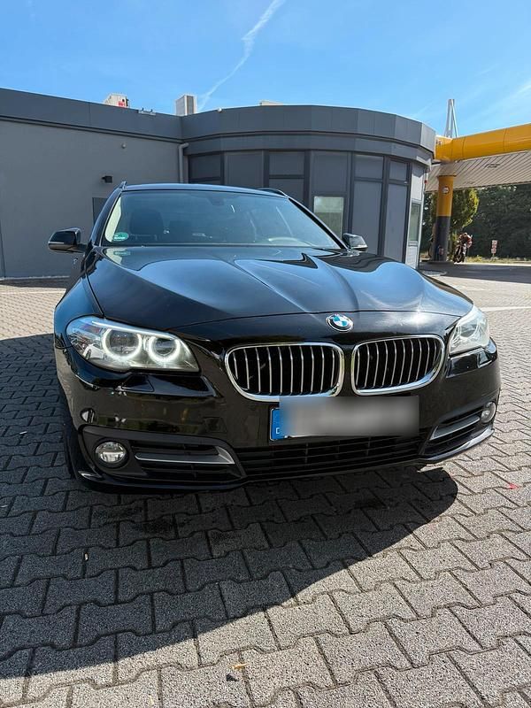 Schwarz Gebraucht 2015 BMW 520 Kombi | 9.999 € (Superpreis) - Bild 1/4