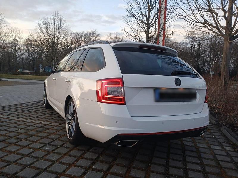 Gebraucht Skoda Octavia vRS 220 PS (161 kW) 2015 Weiß Kleinwagen