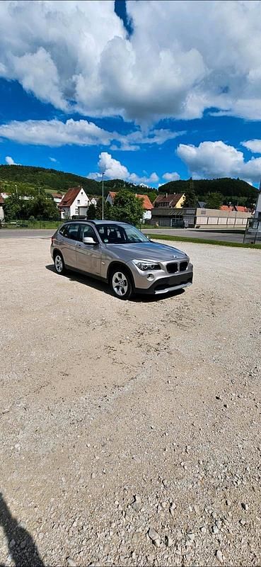 Silber Gebraucht 2011 BMW X1 Shadowline SUV | 9.980 € (Etwas zu teuer) - Bild 1/4