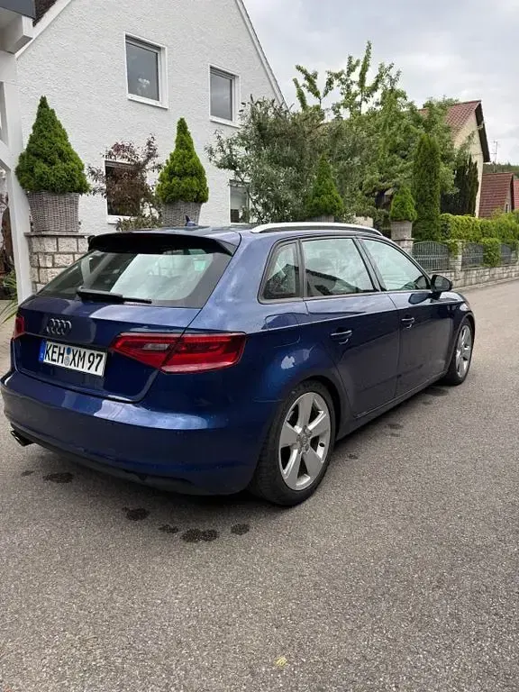Gebraucht Audi A3 Ambiente 179 PS (131 kW) 2013 Blau Limousine