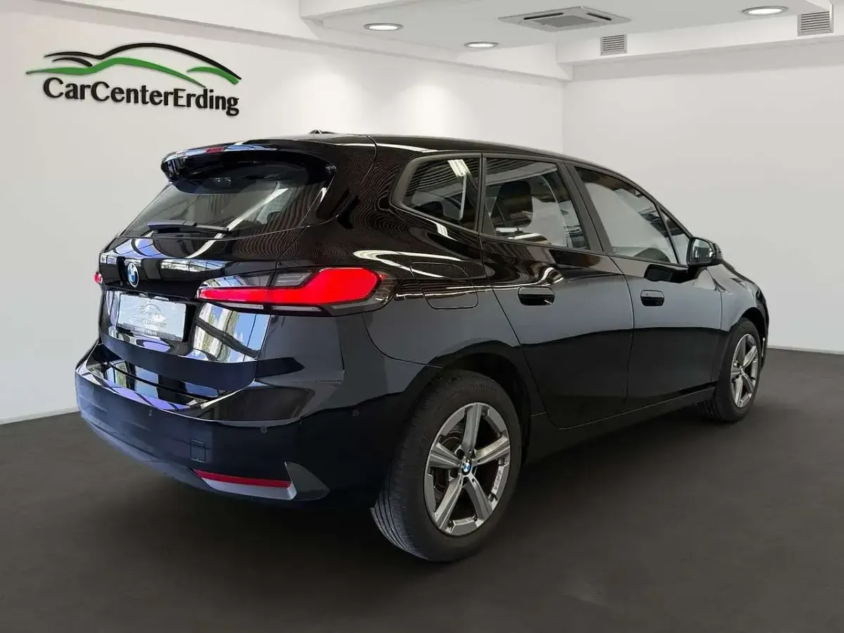 Gebraucht BMW 220 170 PS (125 kW) 2023 Schwarz ii/bonnet fluid Van / Kleinbus