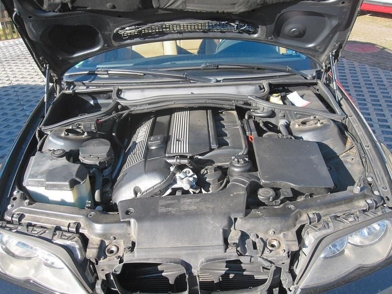 Käytetty BMW 330 231 HP (169 kW) 2005 Musta Farmari