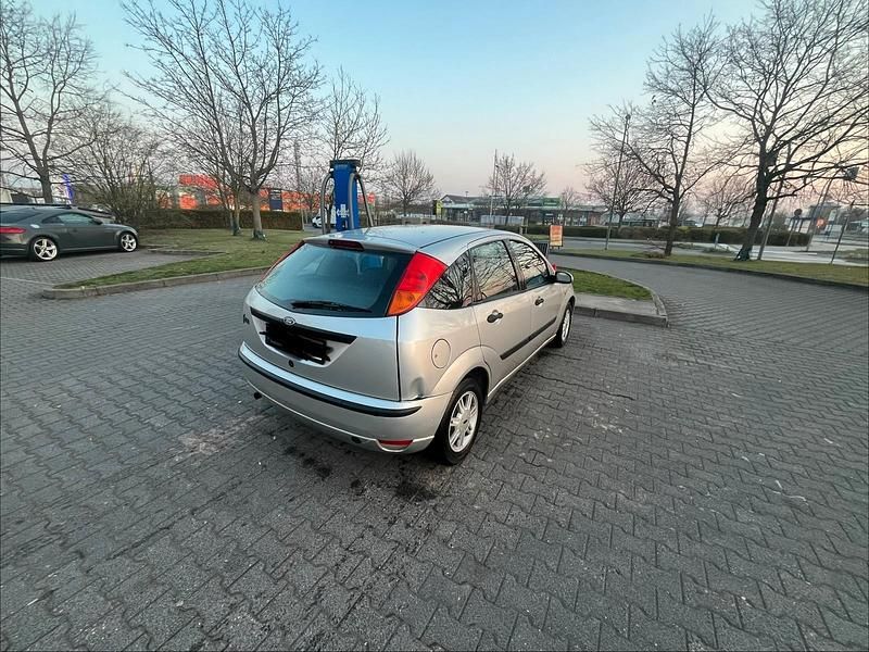 Gebraucht Ford Focus 75 PS (55 kW) 2001 Silber Kleinwagen