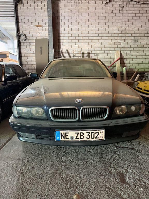 Blau Gebraucht 1996 BMW 740 Limousine | 9.999 € (Teuer) - Bild 1/4