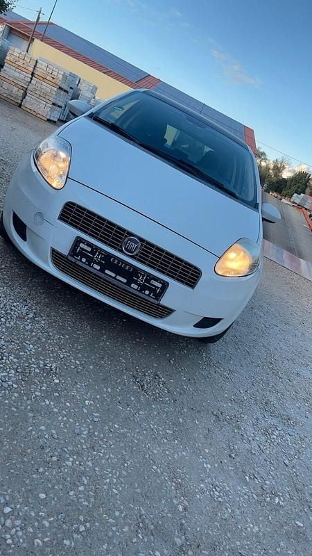 Weiß Gebraucht 2009 Fiat Punto Kleinwagen | 1.100 € (Guter Preis) - Bild 1/4