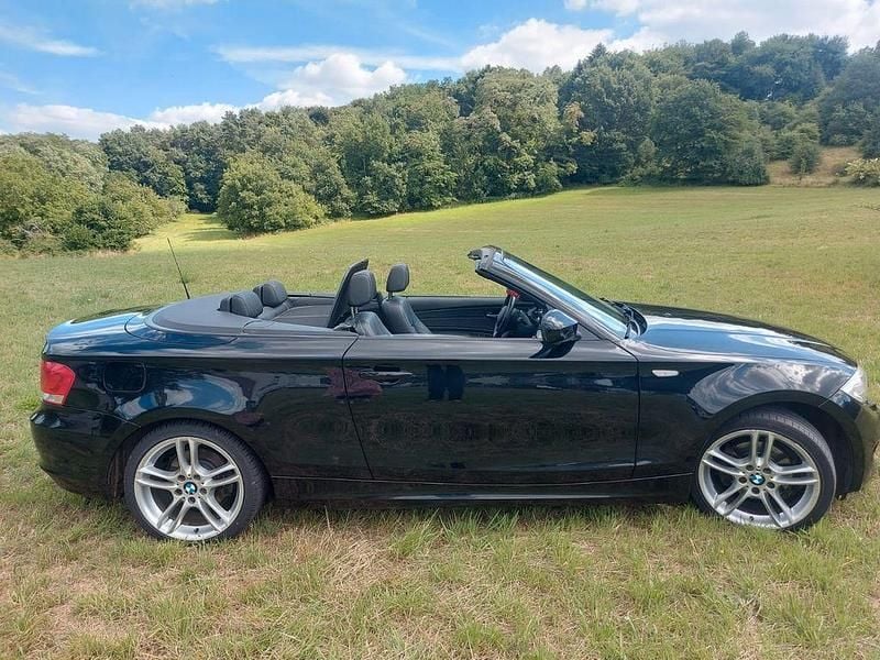 Schwarz Gebraucht 2013 BMW 120 Cabriolet Sport Line Cabrio | 10.500 € (Fairer Preis) - Bild 1/4
