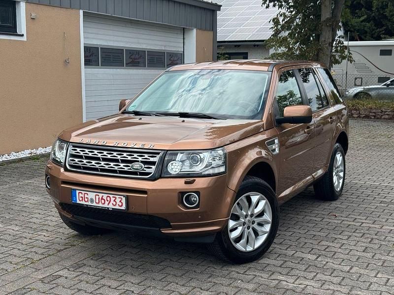 Braun Gebraucht 2014 Land Rover Freelander 2 HSE SUV | 10.599 € (Etwas zu teuer) - Bild 1/4