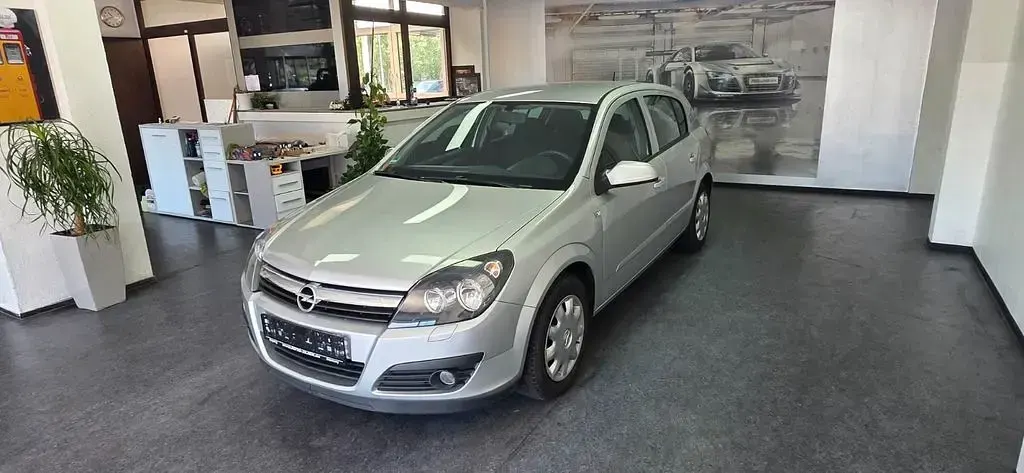 Gebraucht Opel Astra Edition 105 PS (77 kW) 2006 Silber Limousine