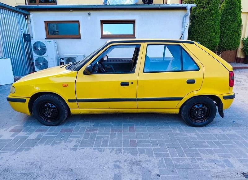 Gelb Gebraucht 2000 Skoda Felicia Kombi | 990 € - Bild 1/1