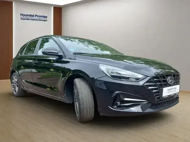 Gebraucht Hyundai i30 GO! 120 PS (88 kW) 2024 Schwarz Limousine