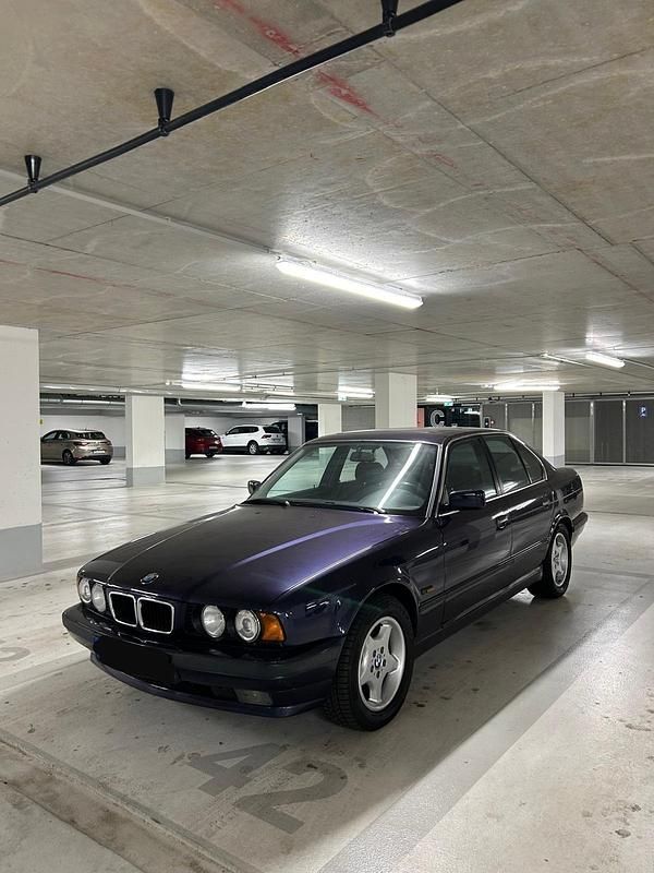 Violet Gebraucht 1994 BMW 520 Limousine | 9.400 € - Bild 1/4