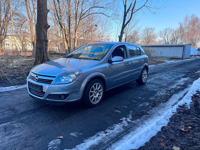 Grau Gebraucht 2004 Opel Astra Limousine | 1.000 € (Superpreis) - Bild 1/4