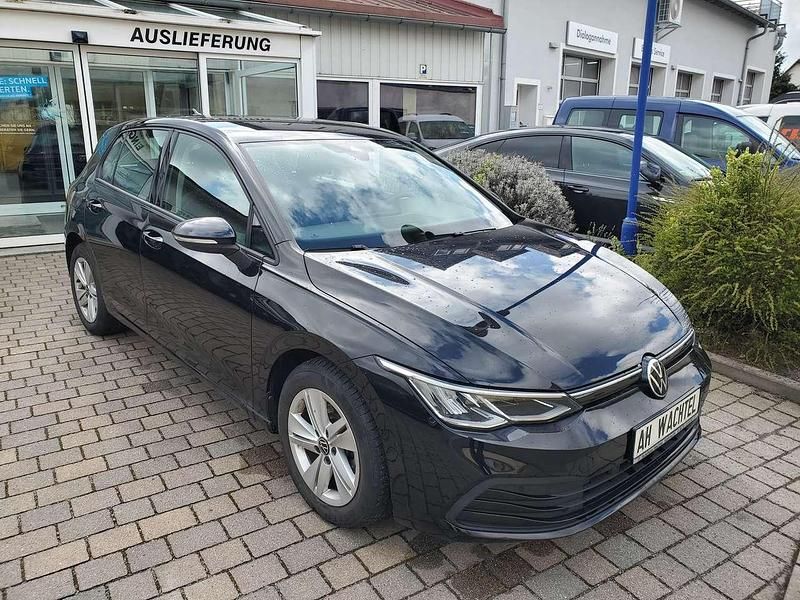 Gebraucht VW Golf VIII Life 110 PS (80 kW) 2022 Deep black perleffekt Limousine