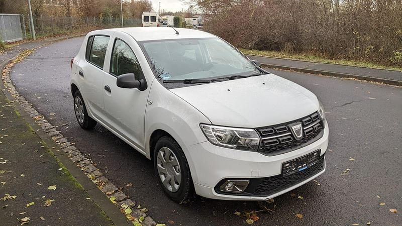 Weiß Gebraucht 2019 Dacia Sandero Essentiel Limousine | 4.000 € (Superpreis) - Bild 1/4
