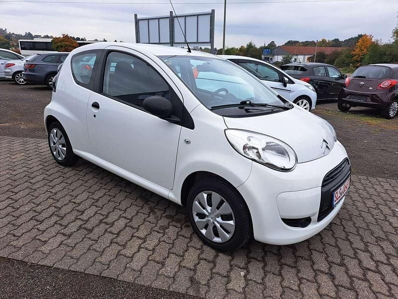Weiß Gebraucht 2010 Citroën C1 Advance Kleinwagen | 3.990 € (Etwas zu teuer) - Bild 1/4