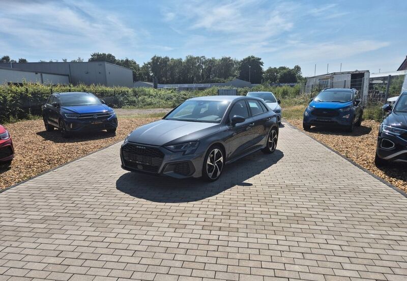 Grau Gebraucht 2021 Audi A3 Sportback S-Line Limousine | 28.999 € (Superpreis) - Bild 1/4