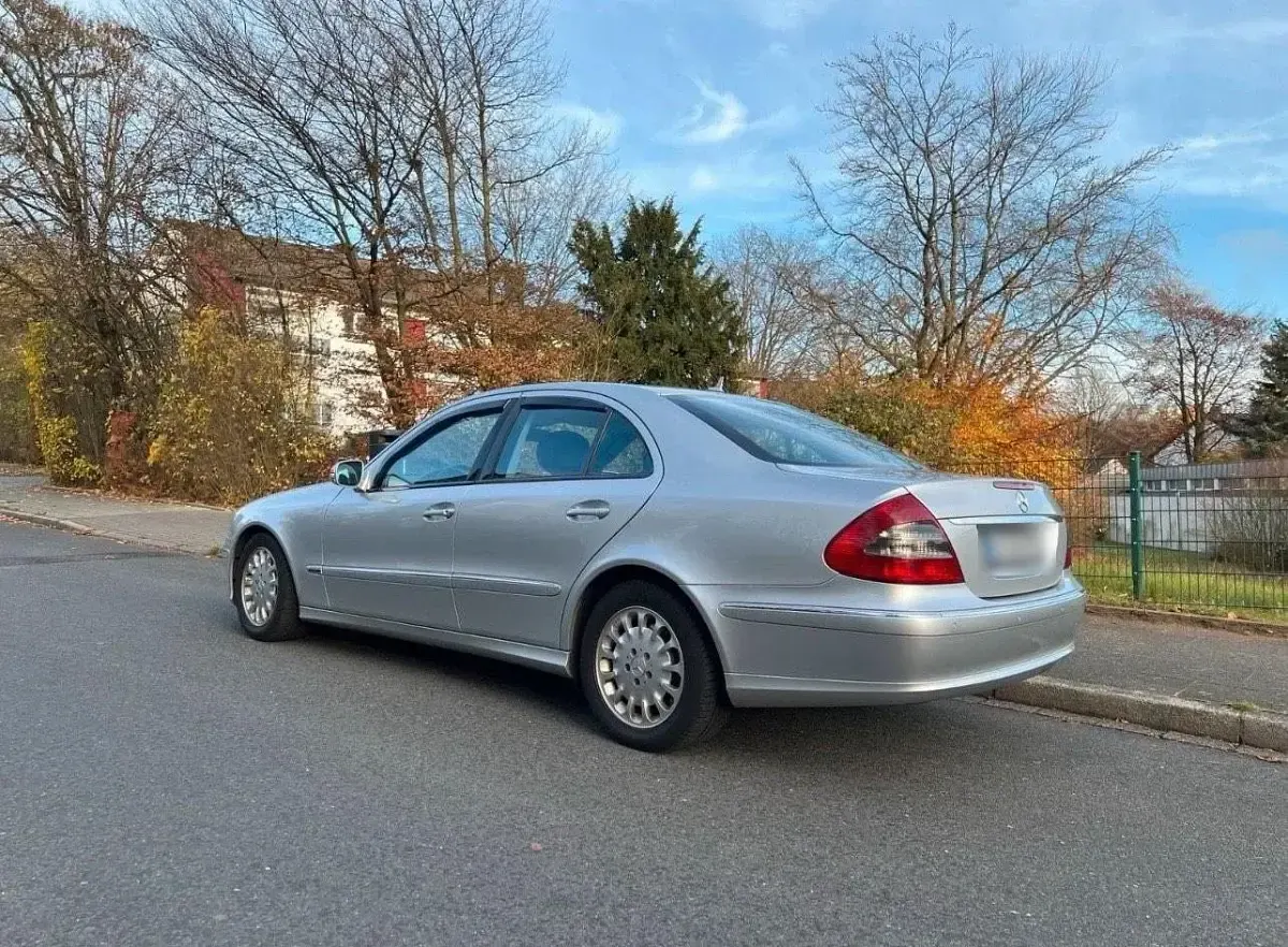 Gebraucht Mercedes E280 Avantgarde 190 PS (139 kW) 2008 Silber Limousine