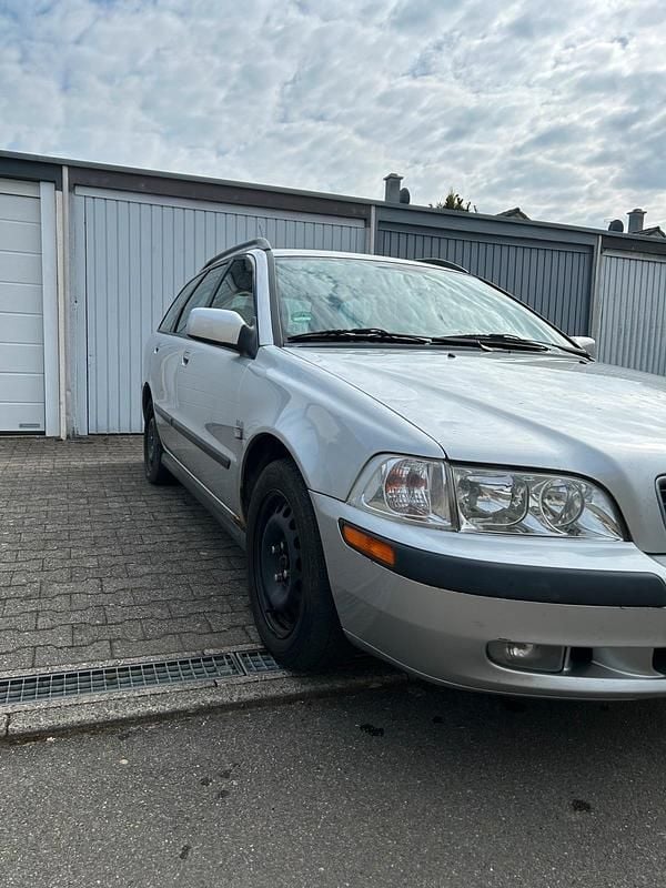 Gebraucht Volvo V40 122 PS (89 kW) 2002 Silber Kombi