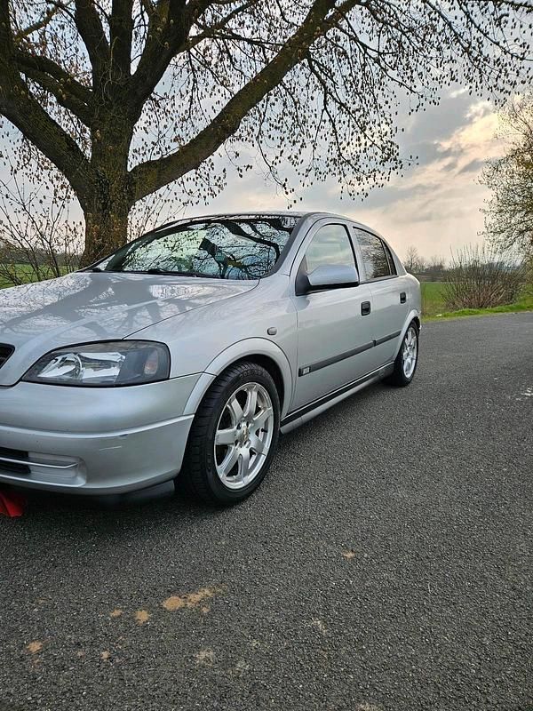 Gebraucht Opel Astra 84 PS (61 kW) 2002 Silber Limousine