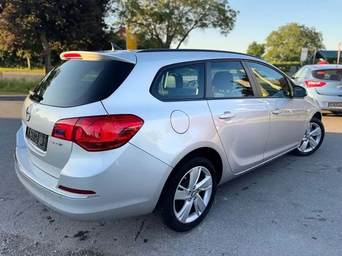Gebraucht Opel Astra Style 140 PS (102 kW) 2016 Argon silber/ice silver (m2) Kombi