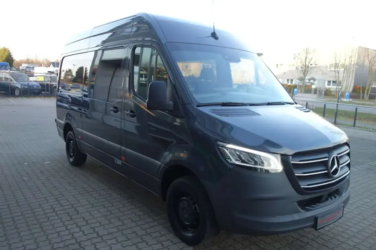 Second-hand Mercedes Sprinter 190 CP (139 kW) 2023 Gri Van