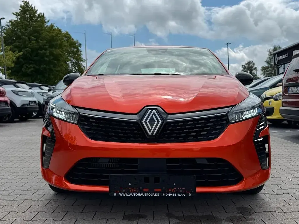 Używany Renault Clio V Evolution 91 KM (66 kW) 2025 Pomarańczowy Sedan/Limuzyna