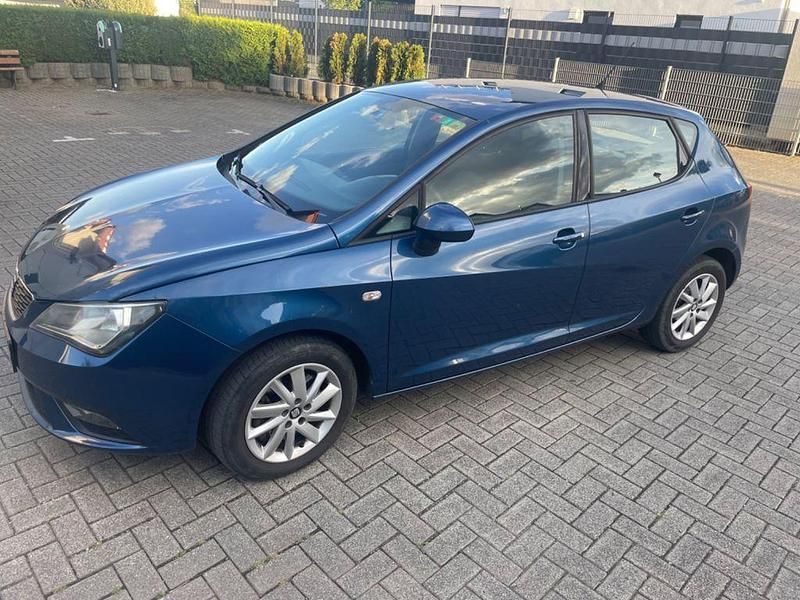 Blau Gebraucht 2014 Seat Ibiza Style Limousine | 4.300 € (Guter Preis) - Bild 1/4