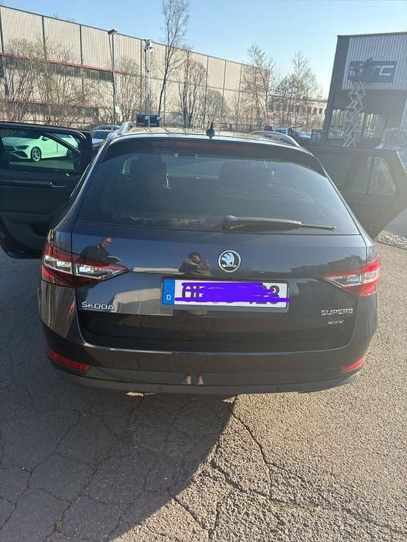 Gebraucht Skoda Superb LAURIN & KLEMENT 190 PS (139 kW) 2016 Blau Kombi