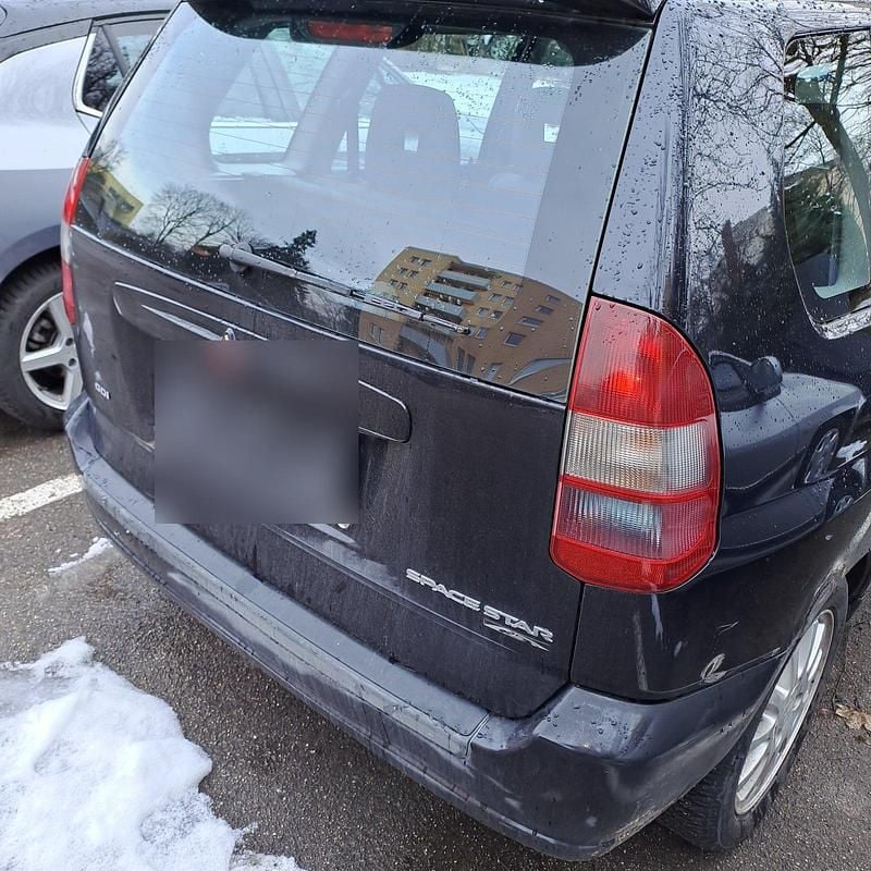 Gebraucht Mitsubishi Space Star 122 PS (89 kW) 2002 Schwarz Van / Kleinbus