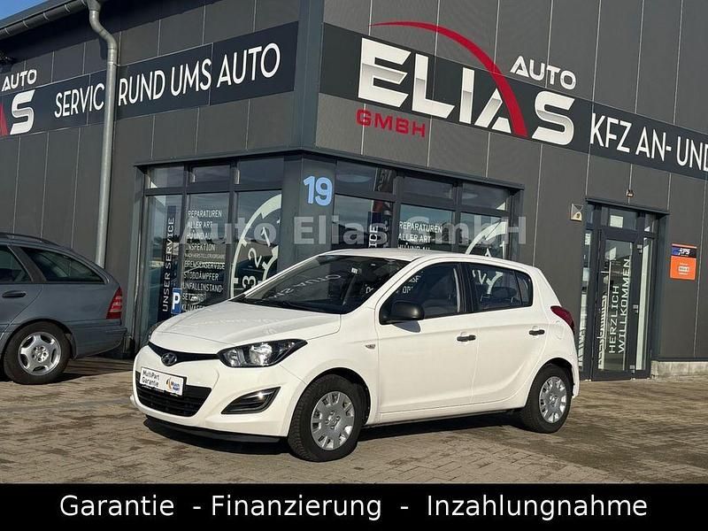 Weiß Gebraucht 2014 Hyundai i20 Edition Limousine | 3.999 € (Teuer) - Bild 1/4