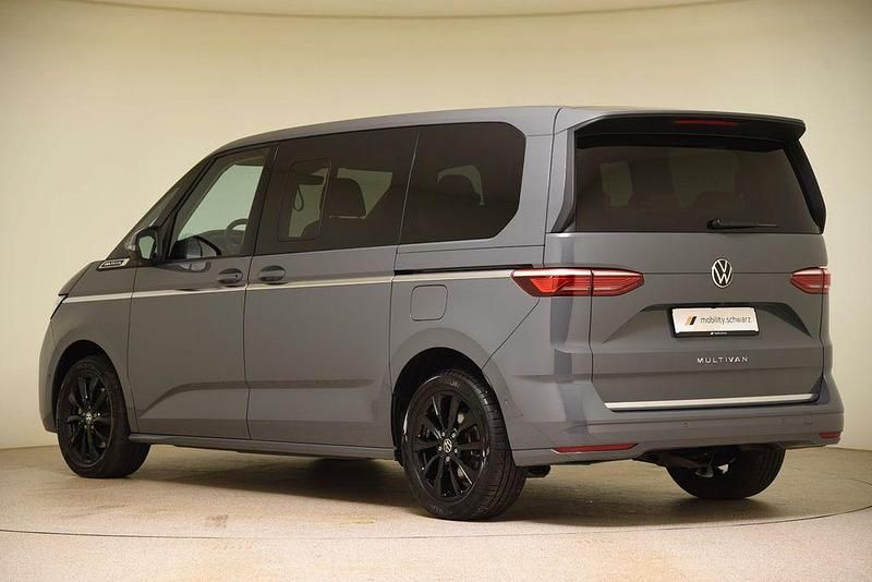 Gebraucht VW T7 Style 150 PS (110 kW) 2024 Grau Van