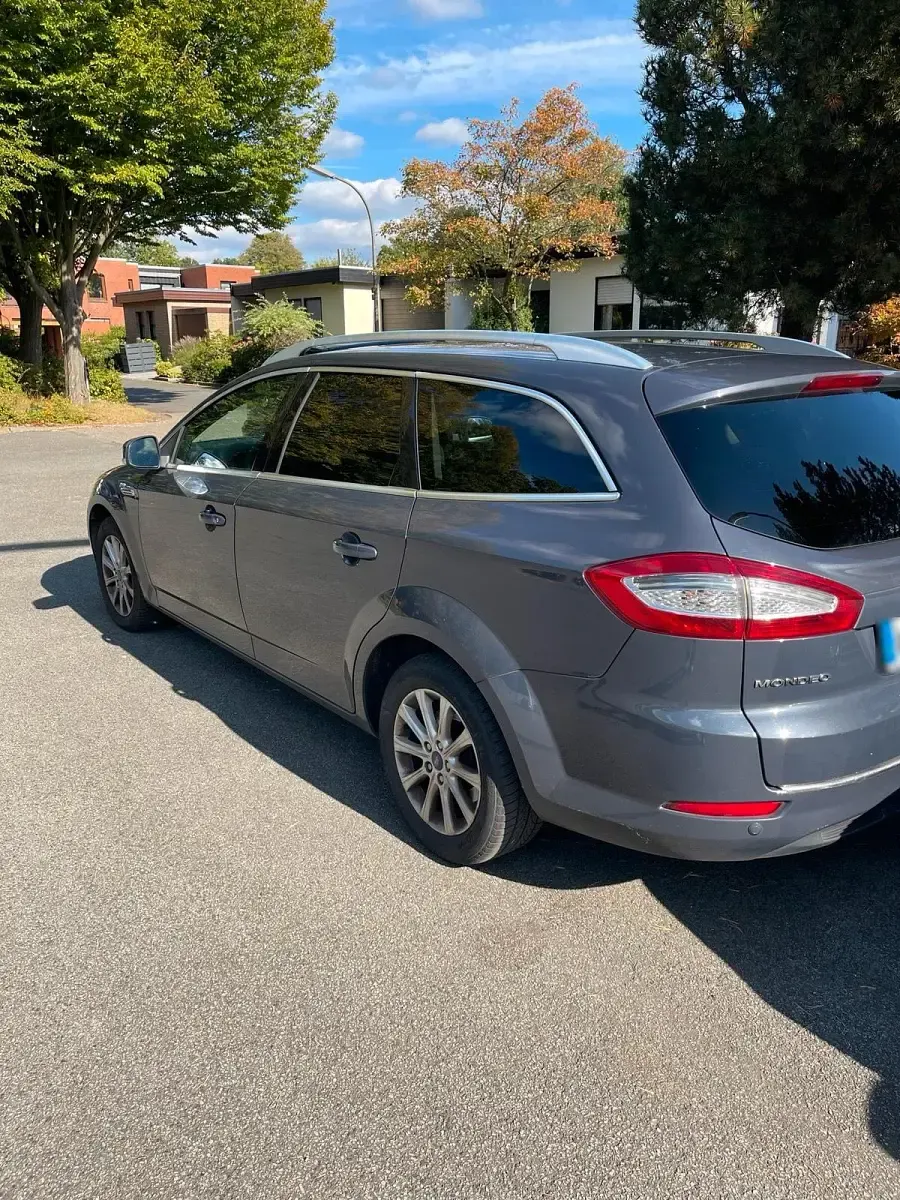 Gebraucht Ford Mondeo S 140 PS (102 kW) 2012 Grau Kombi